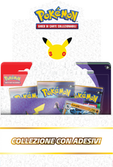 Pokémon GCC 30° Anniversario Collezione con Adesivi Lucario italiana con carta promozionale olografica Lucario, foglio di adesivi e tre buste dell'espansione celebrativa.